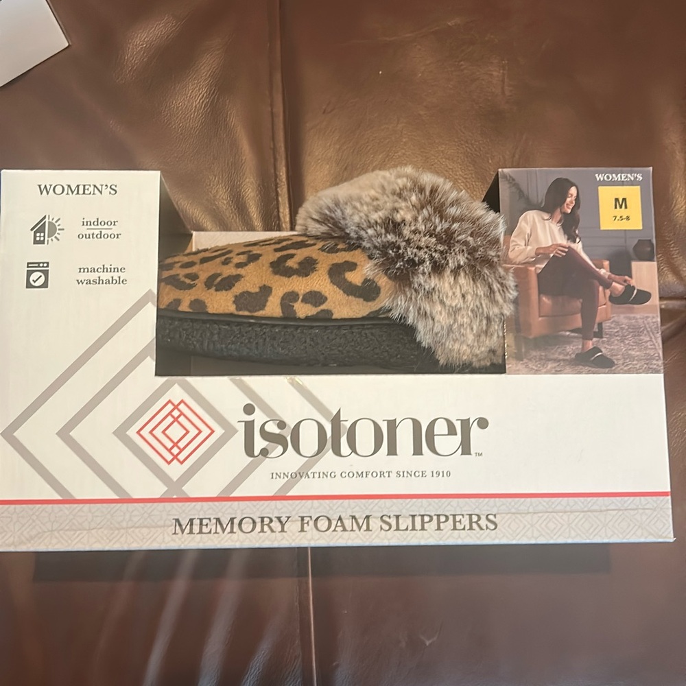 Isotoner Women's Leopard Print Memory Foam Slippers with Faux Fur Trim - Brown